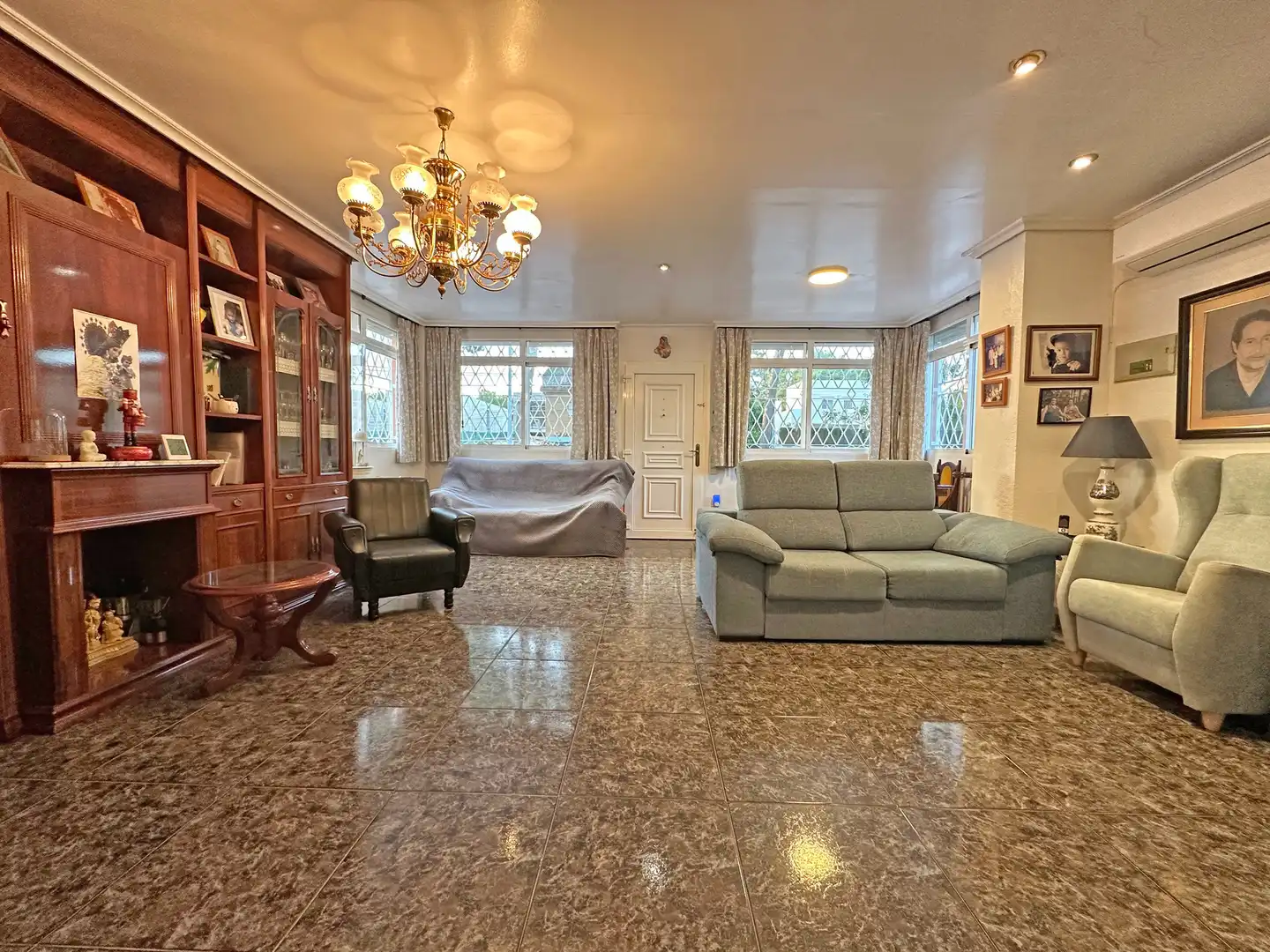 Sala de estar de Casa o chalet en venta en Paterna con Aire acondicionado, Jardín privado y Terraza