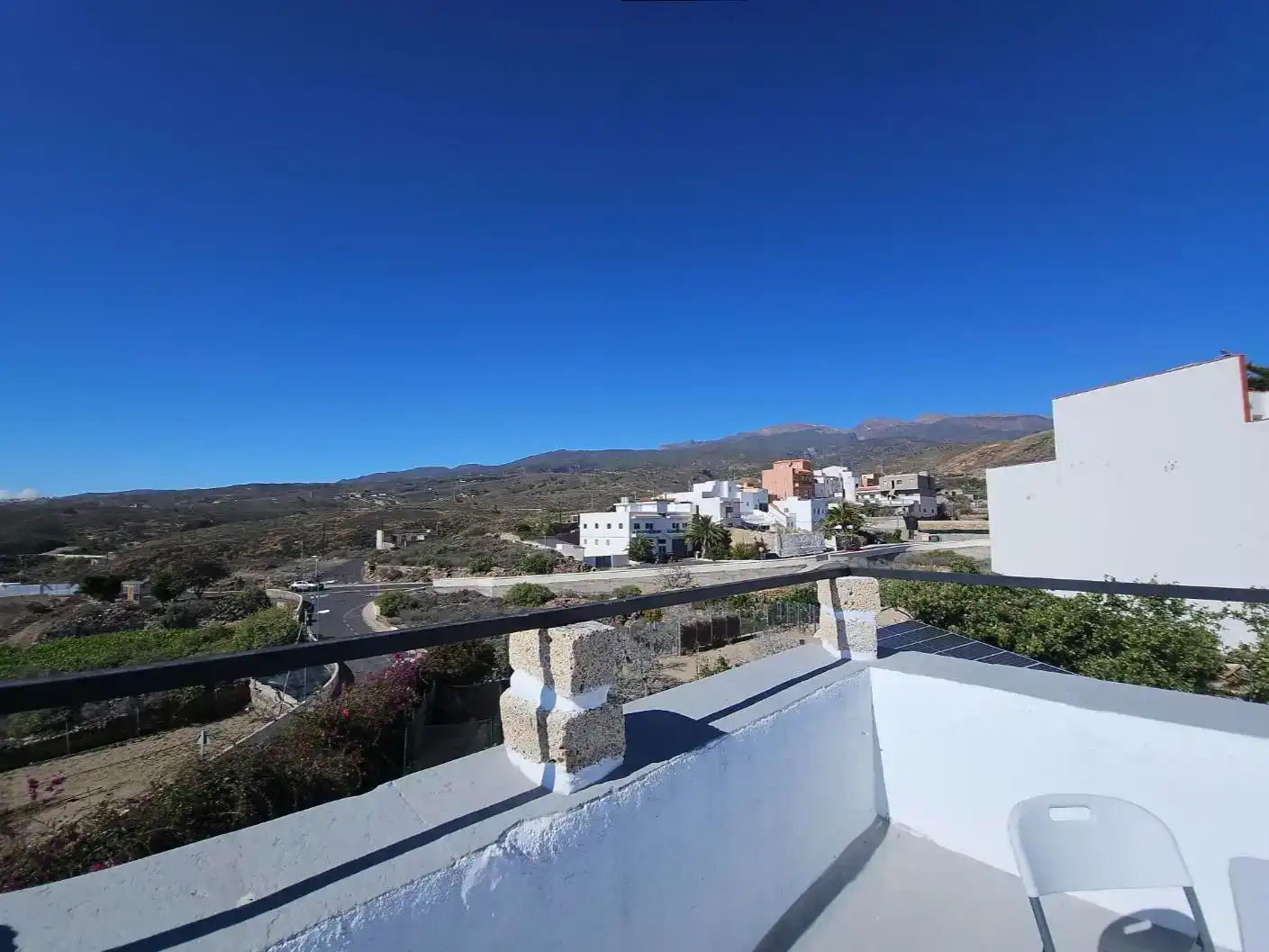 Vista exterior de Casa o xalet de lloguer en Arico amb Jardí privat, Traster i Moblat