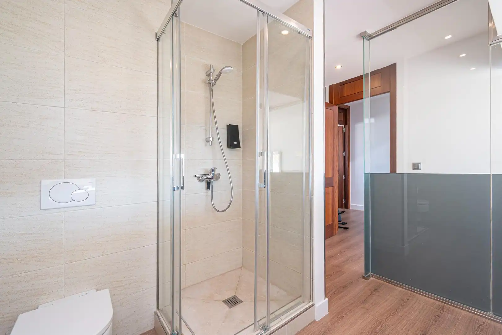 Badezimmer von Einfamilien-Reihenhaus zum Verkauf in Capdepera mit Klimaanlage, Privatgarten und Terrasse