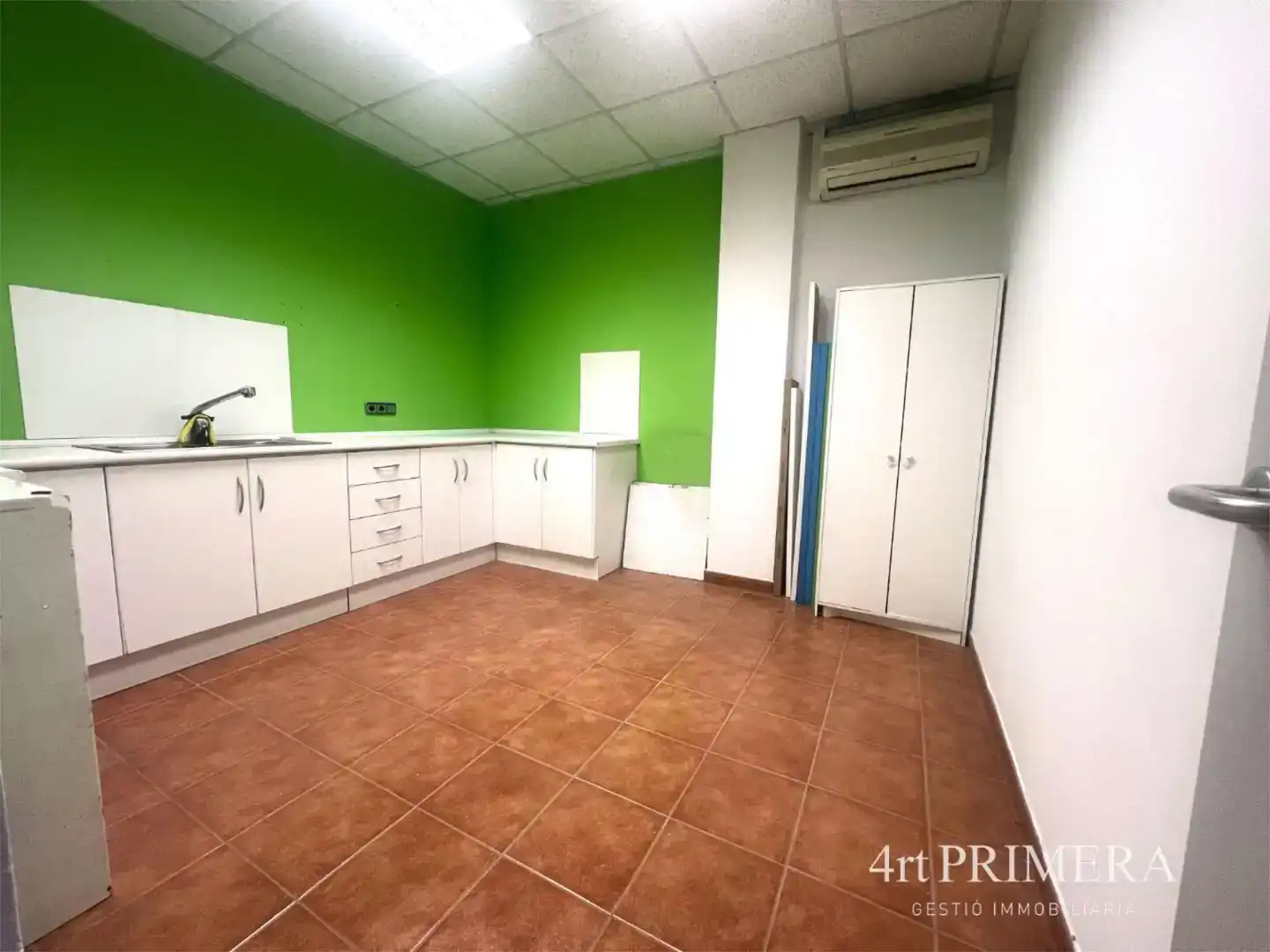 Cuina de Local en venda en La Garriga amb Aire condicionat