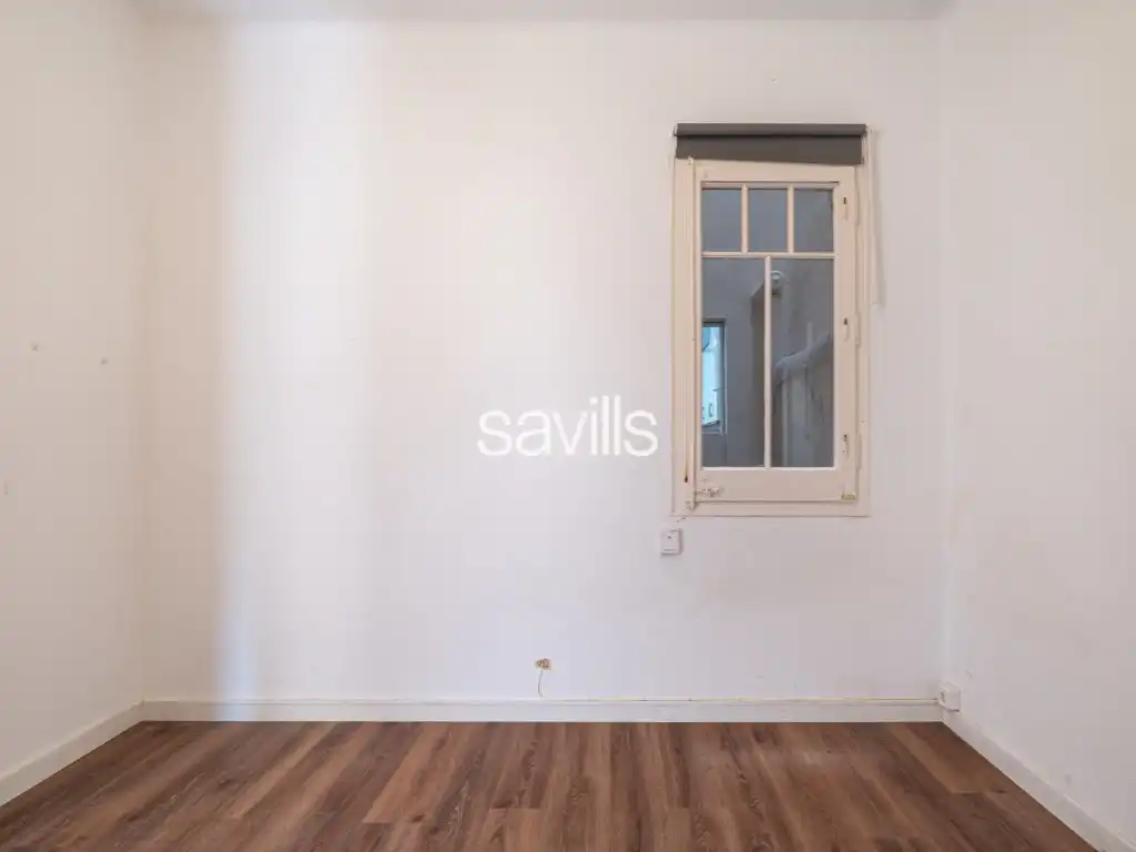 Dormitori de Apartament en venda en Barcelona amb Aire condicionat i Balcó