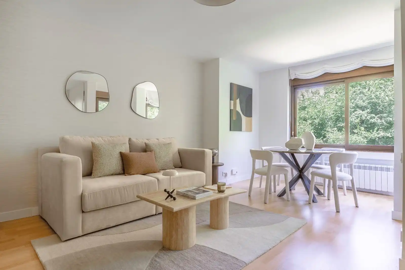 Sala de estar de Apartamento de alquiler en Madrid con Aire acondicionado, Calefacción y Piscina