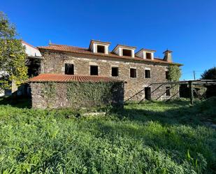 Vista exterior de Casa o xalet en venda en Paderne amb Jardí privat