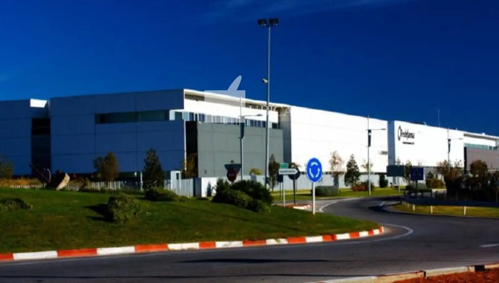 Außenansicht von Fabrikhallen zur Miete in Gavà