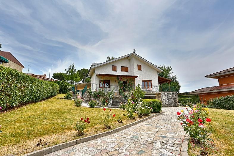 Exterior view of House or chalet for sale in Laguna de Duero  with Heating, Private garden and Terrace