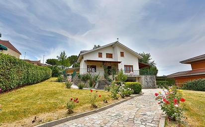 Vista exterior de Casa o xalet en venda en Laguna de Duero amb Calefacció, Jardí privat i Terrassa