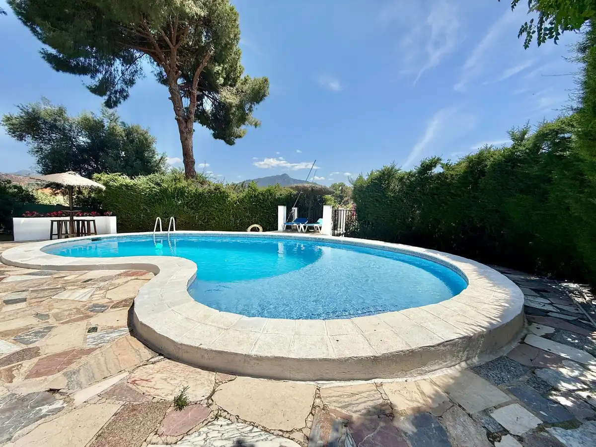 Piscina de Casa o chalet de alquiler en Marbella con Aire acondicionado, Jardín privado y Piscina