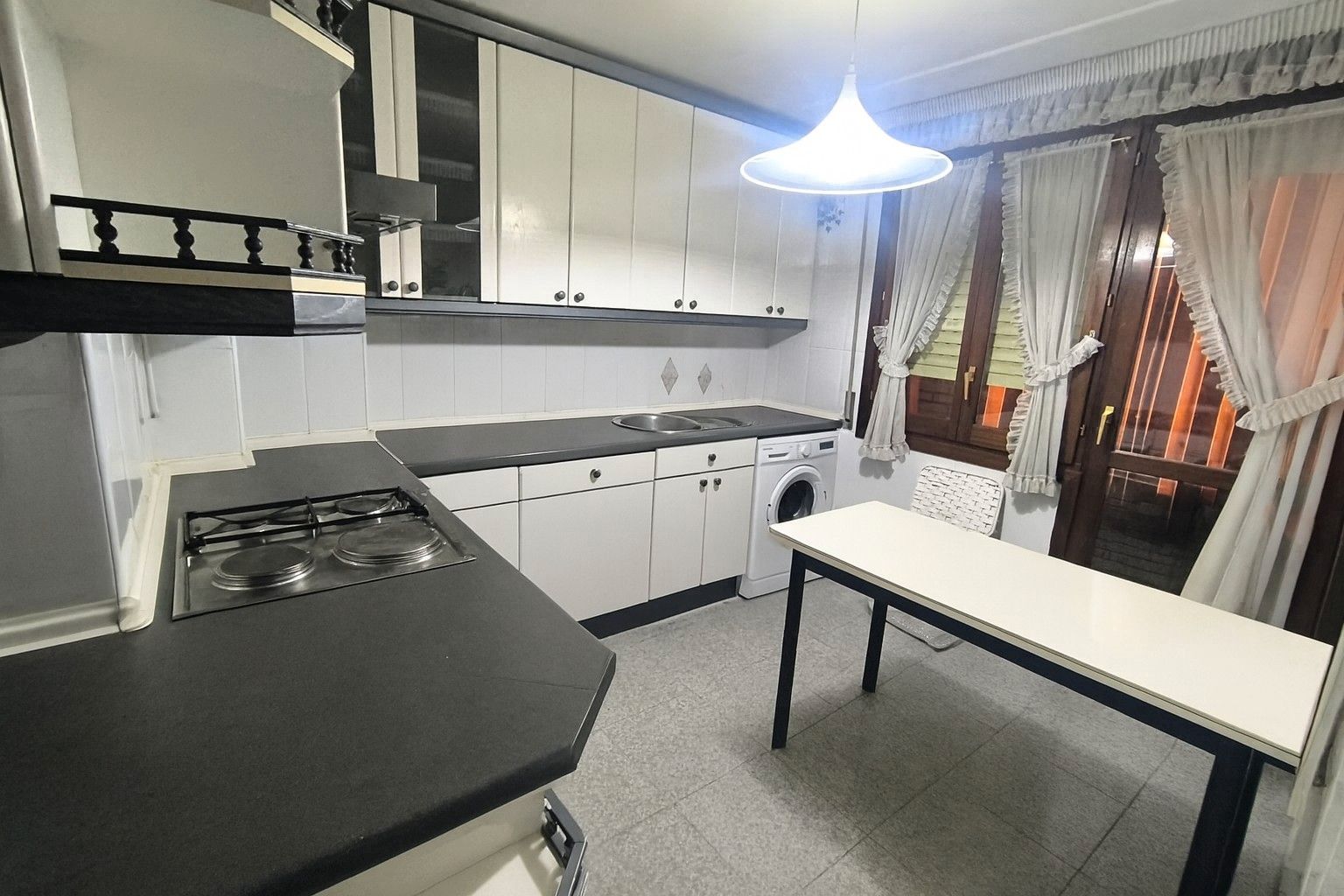 Kitchen of Flat for sale in  Zaragoza Capital  with Air Conditioner, Heating and Terrace