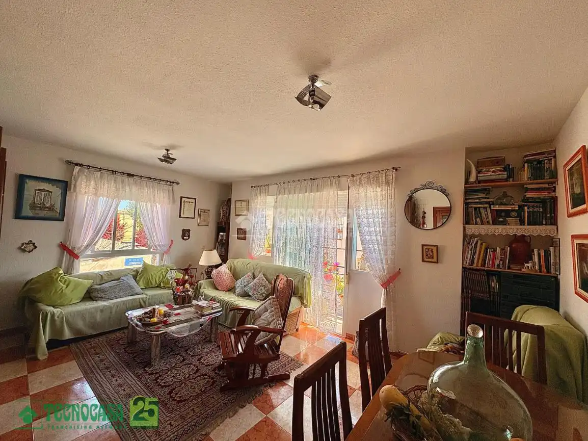 Sala de estar de Casa adosada en venta en Lillo con Calefacción