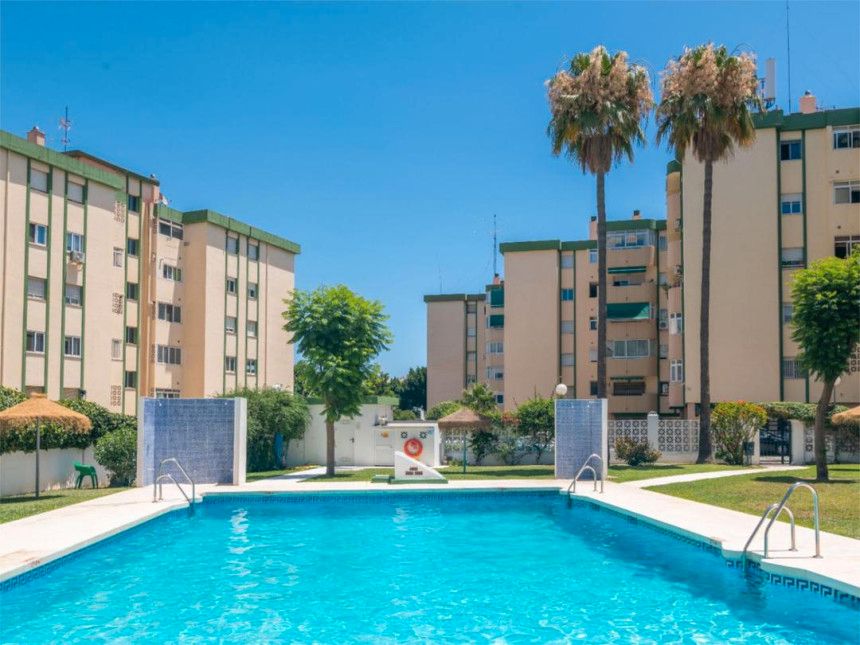 Piscina de Apartamento en venta en Torremolinos con Aire acondicionado, Terraza y Amueblado