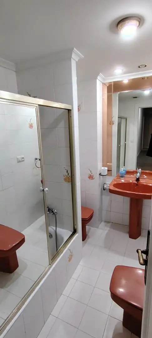 Bathroom of Flat for sale in Salamanca  with Heating, Parquet flooring and Furnished