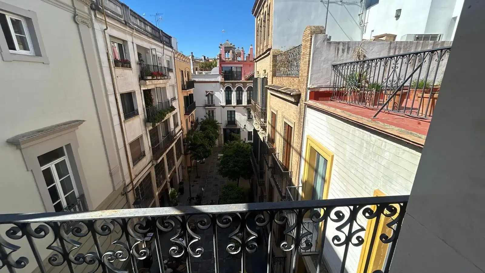 Vista exterior de Pis de lloguer en Sevilla amb Aire condicionat i Balcó