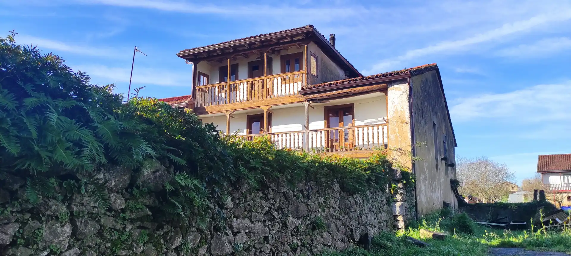 Vista exterior de Casa adosada en venta en Entrambasaguas con Jardín privado, Terraza y Trastero