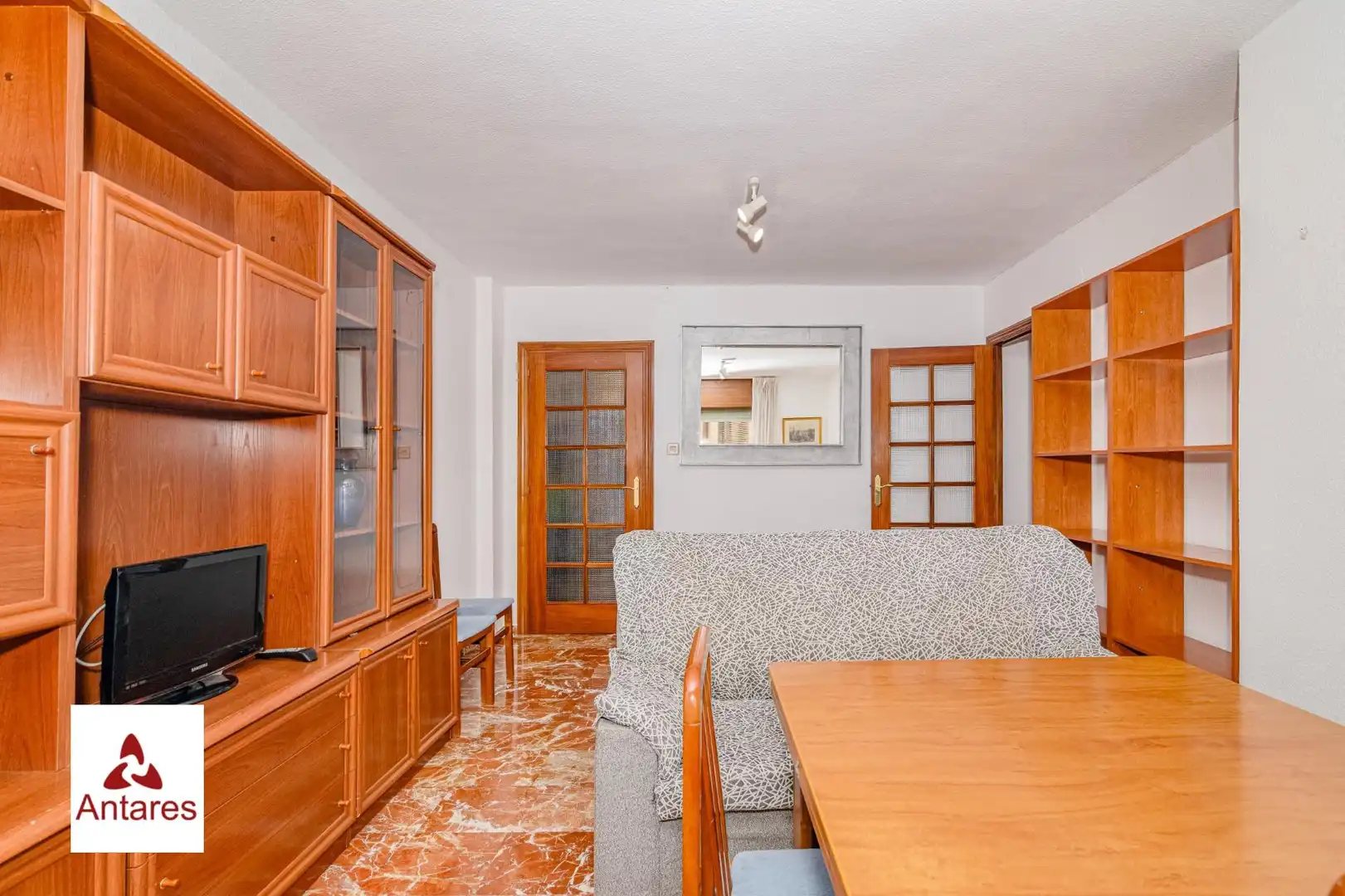 Sala de estar de Piso en venta en Granada con Calefacción y Amueblado