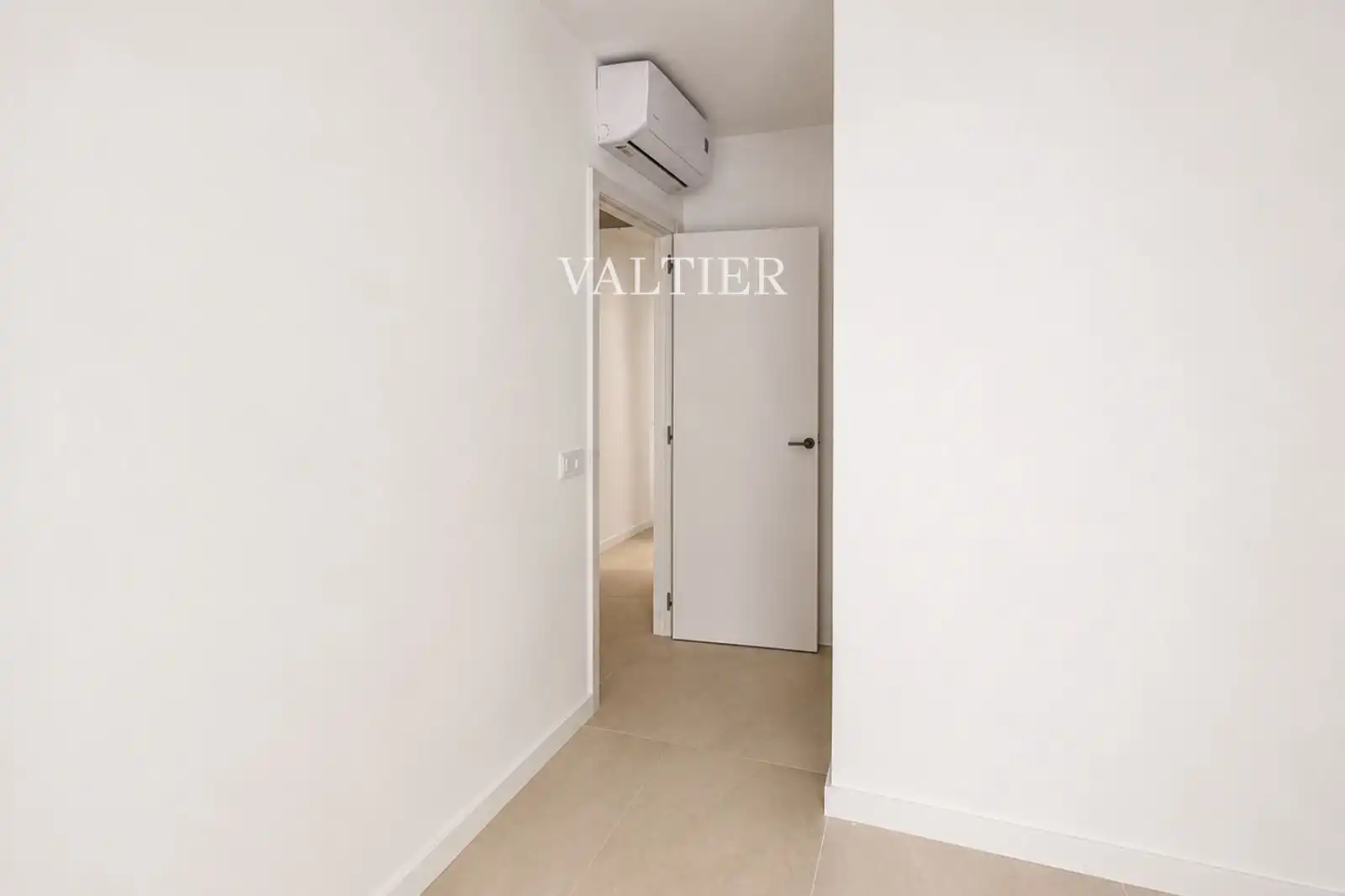 Bedroom of Flat for rent in Valencia  with Air Conditioner, Heating and Terrace