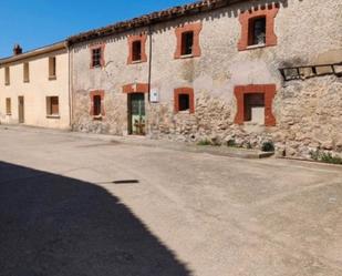 Vista exterior de Casa o xalet en venda en Alfoz de Quintanadueñas amb Jardí privat i Traster