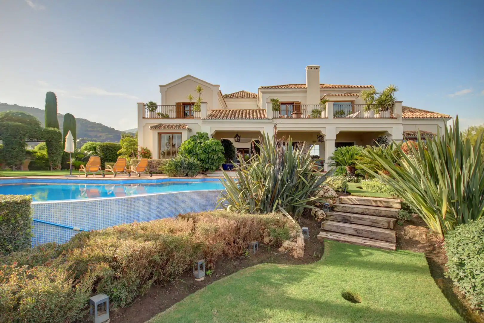 House with pool for sale in Marbella Centro