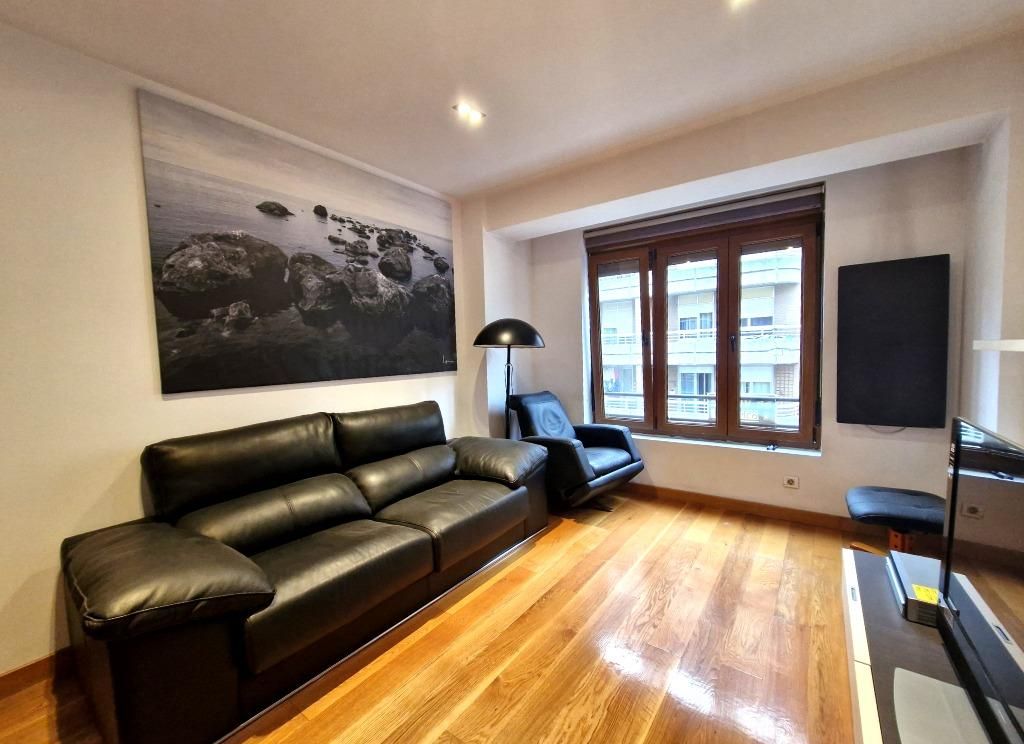 Sala d'estar de Pis en venda en Torrelavega  amb Parquet