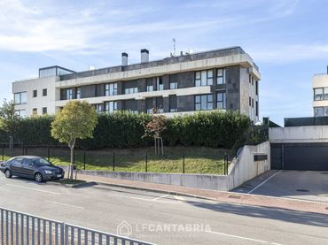 Pis amb piscina en venda a Calle la Sotavesilla