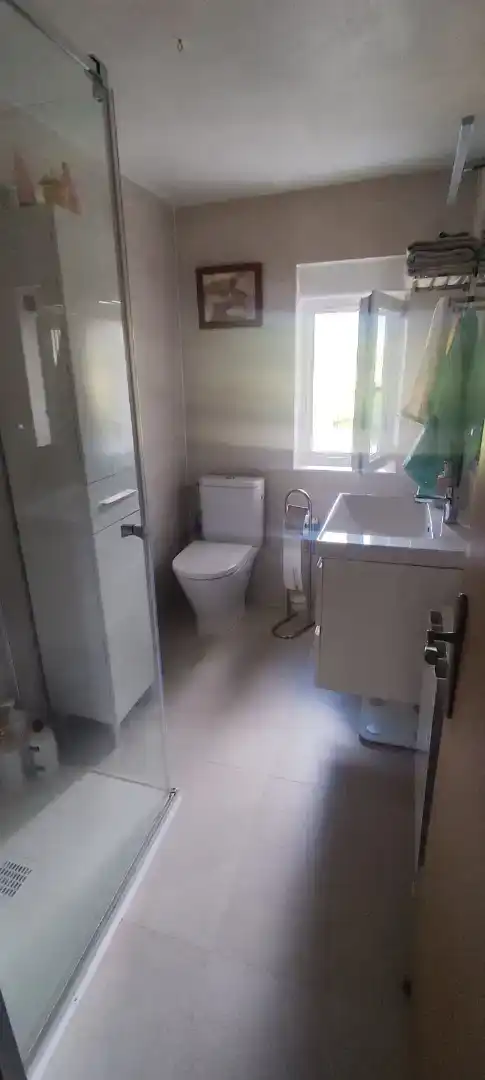 Baño de Casa o chalet en venta en Valle de Tobalina con Jardín privado, Trastero y Piscina