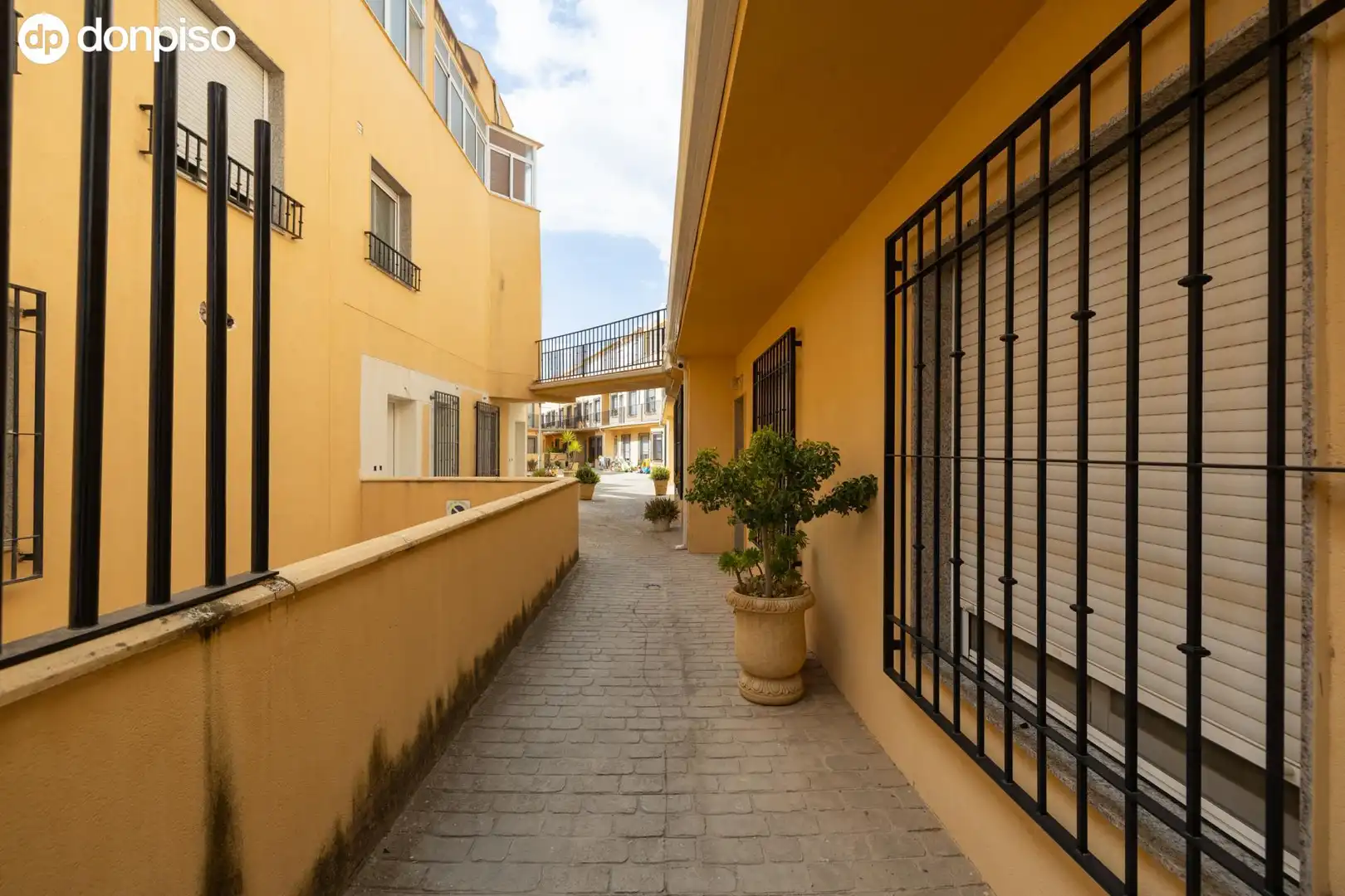 Vista exterior de Apartamento en venta en Villa de Otura con Aire acondicionado, Terraza y Balcón