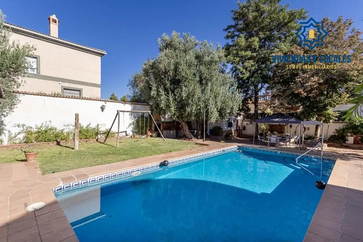 Chalet con piscina en venta en Residencial Triana - Barrio Alto, imagen 4