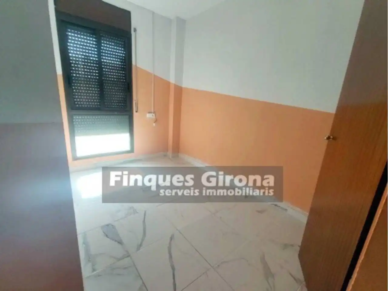 Flat for sale in Girona  with Air Conditioner, Balcony and Community pool