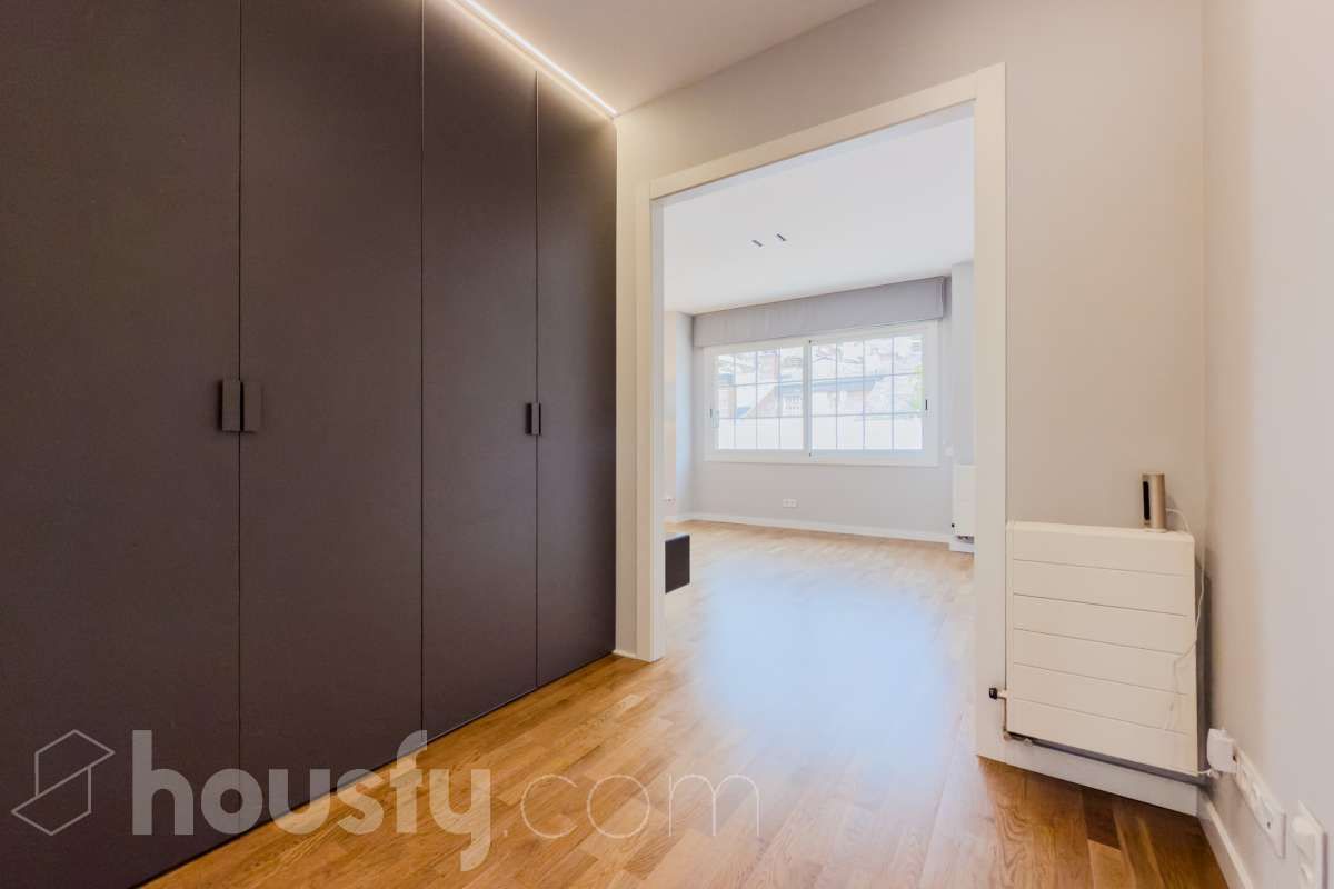 Bedroom of Flat for sale in  Barcelona Capital  with Air Conditioner, Heating and Parquet flooring
