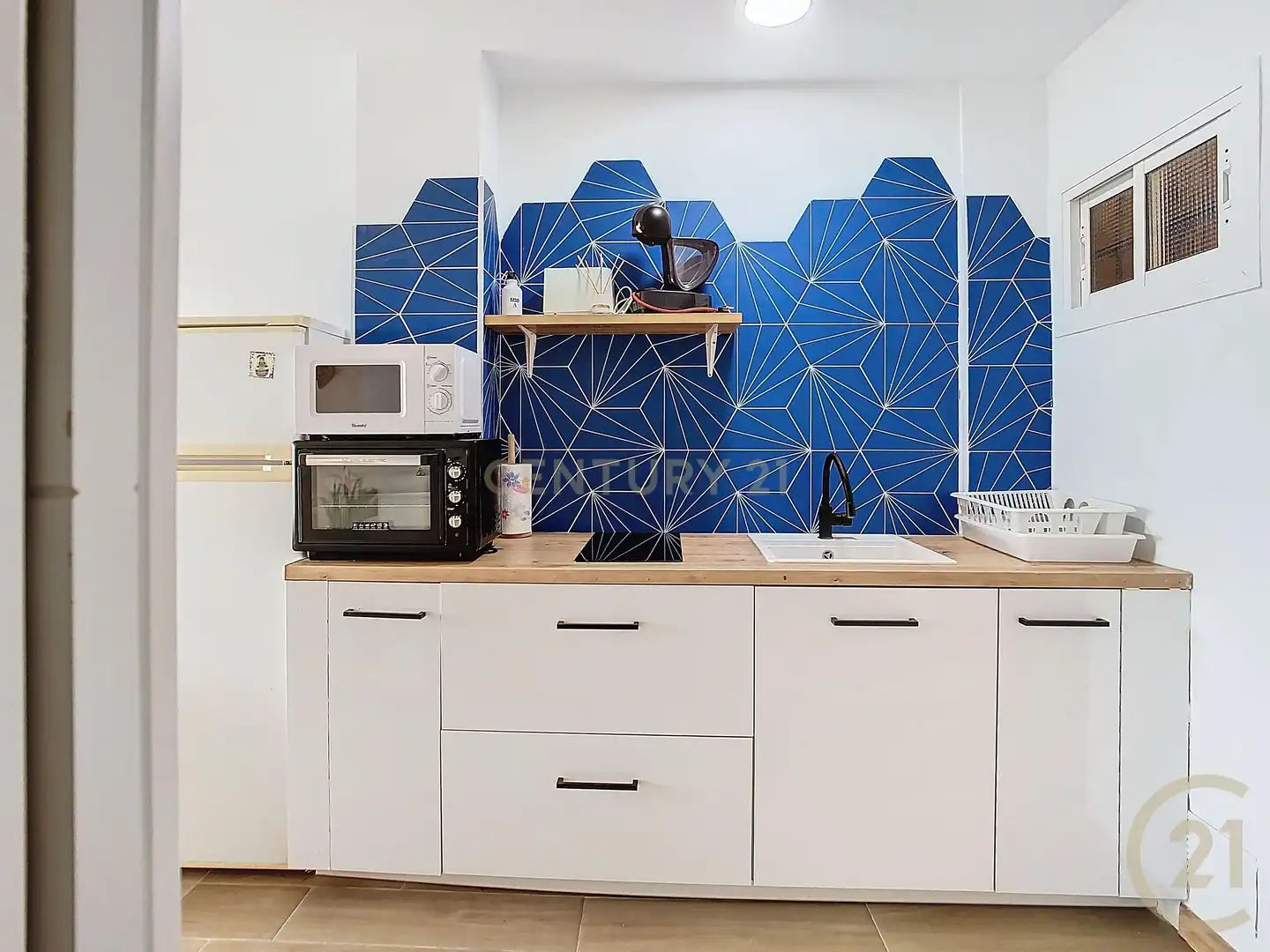 Cocina de Apartamento de alquiler en Benalmádena con Aire acondicionado, Jardín privado y Amueblado