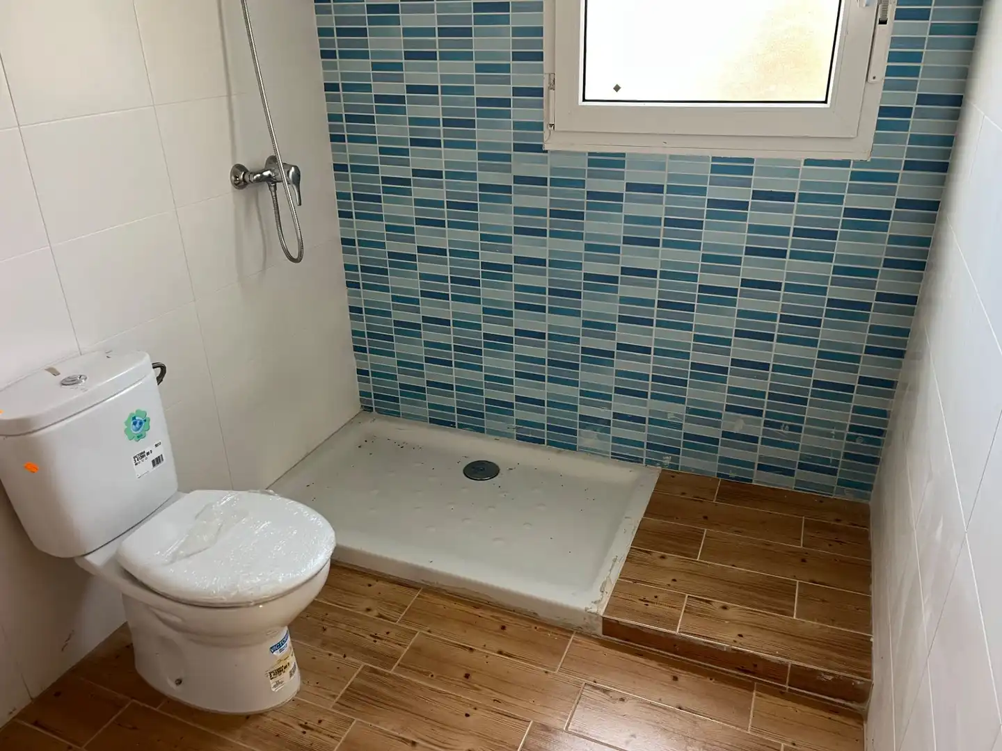 Bathroom of Houses for sale in Sanchidrián  with Private garden and Terrace
