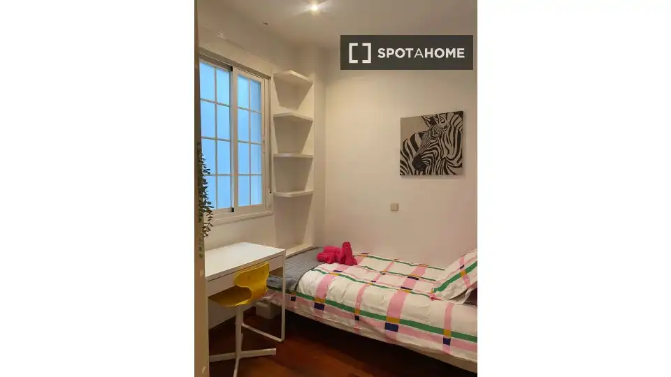 Bedroom of Flat for rent in Madrid  with Air Conditioner, Heating and Furnished
