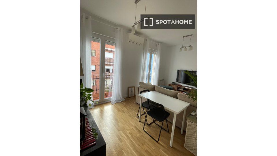 Exterior view of Flat to rent in  Madrid Capital  with Air Conditioner, Heating and Furnished