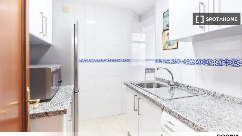 Kitchen of Flat for rent in Sevilla  with Air Conditioner, Heating and Furnished