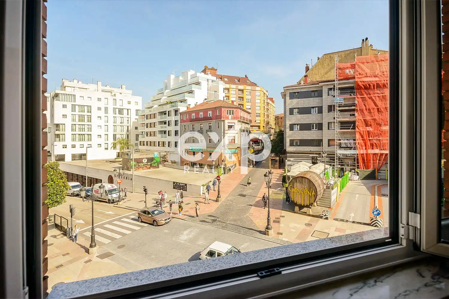 Vista exterior de Pis en venda en Oviedo  amb Calefacció, Parquet i Moblat