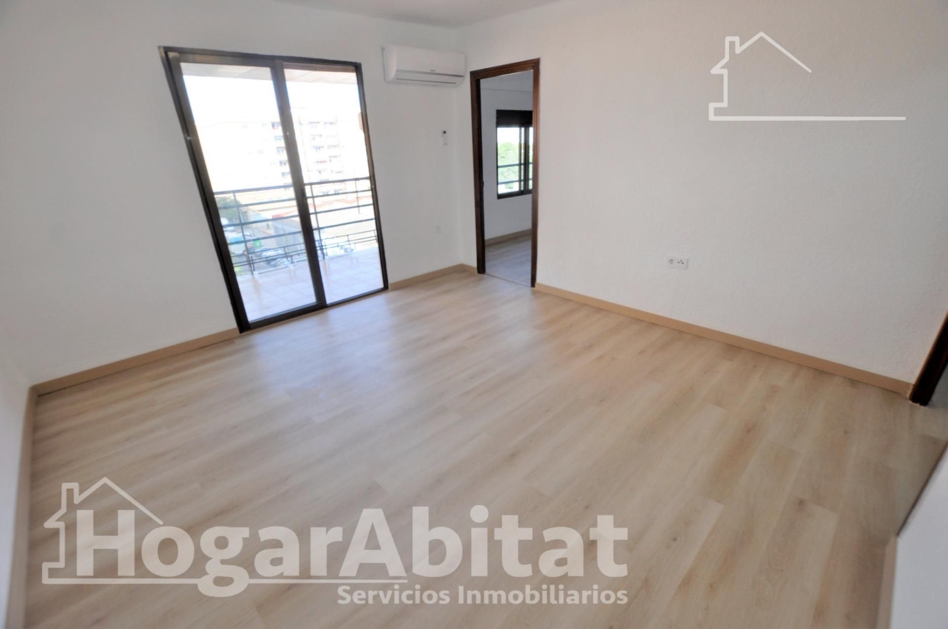 Bedroom of Flat for sale in  Valencia Capital  with Air Conditioner and Terrace