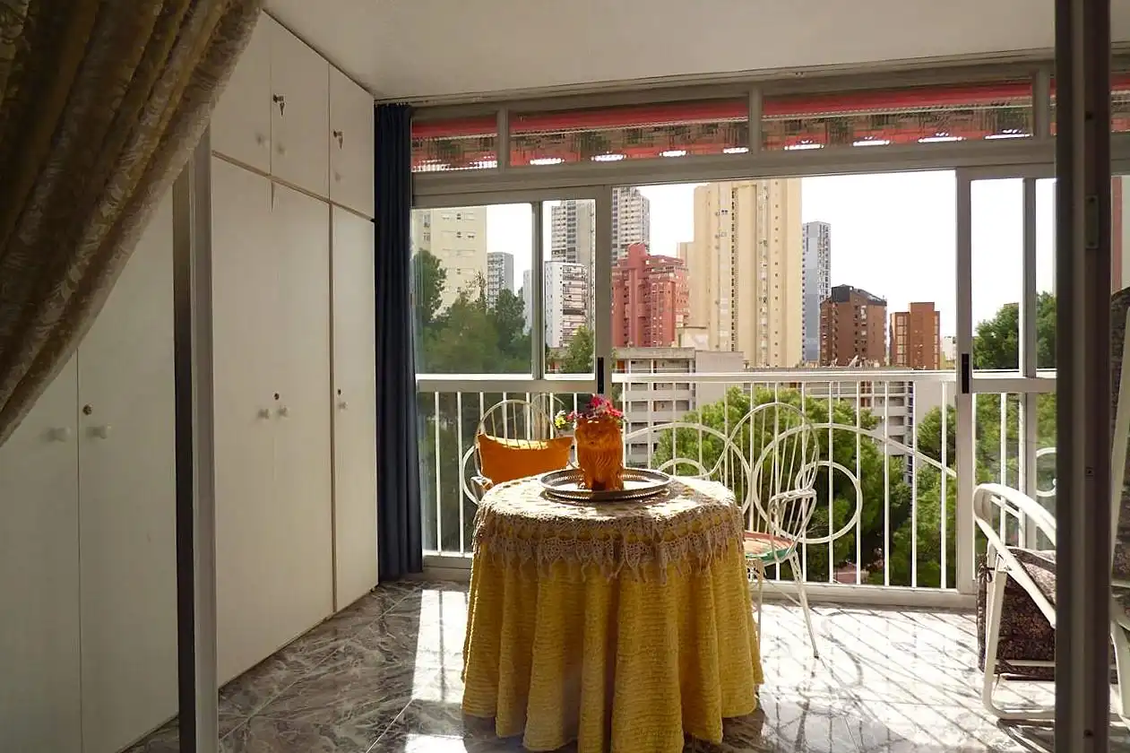 Habitación de Apartamento en venta en Benidorm con Piscina y Piscina comunitaria