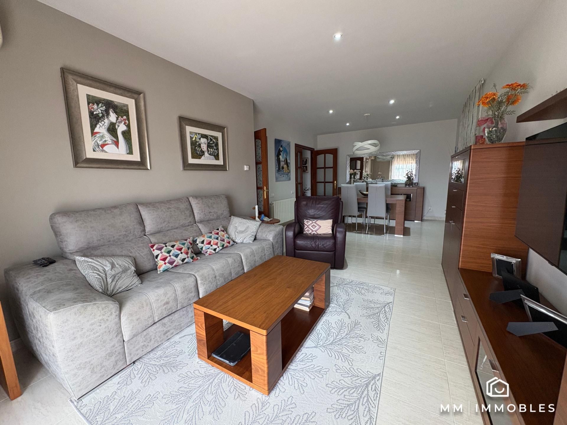 Sala d'estar de Casa adosada en venda en Les Franqueses del Vallès amb Aire condicionat, Calefacció i Terrassa