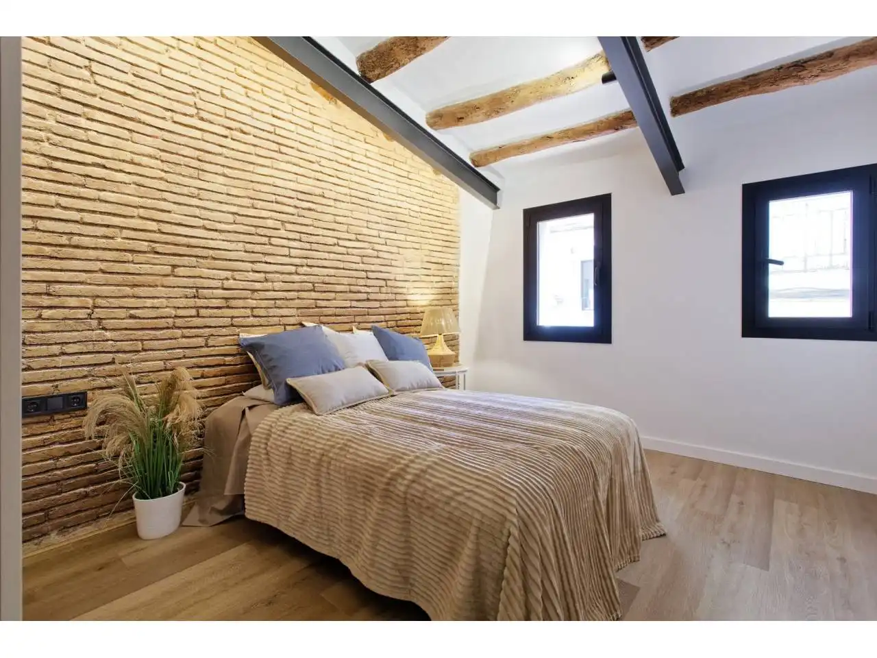 Bedroom of Duplexes for sale in Barcelona  with Air Conditioner, Heating and Parquet flooring