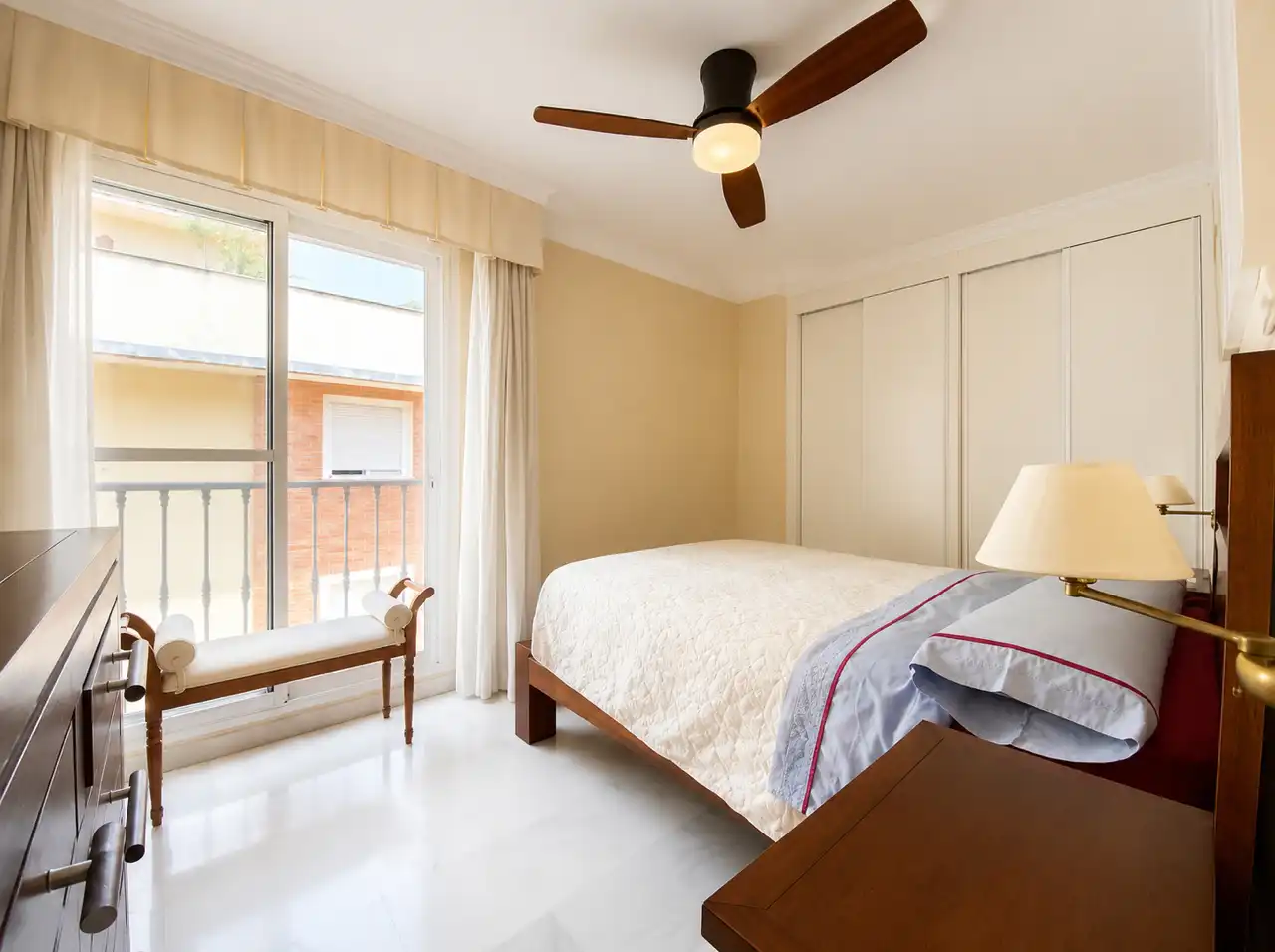 Habitación de Piso en venta en Marbella con Aire acondicionado, Terraza y Amueblado