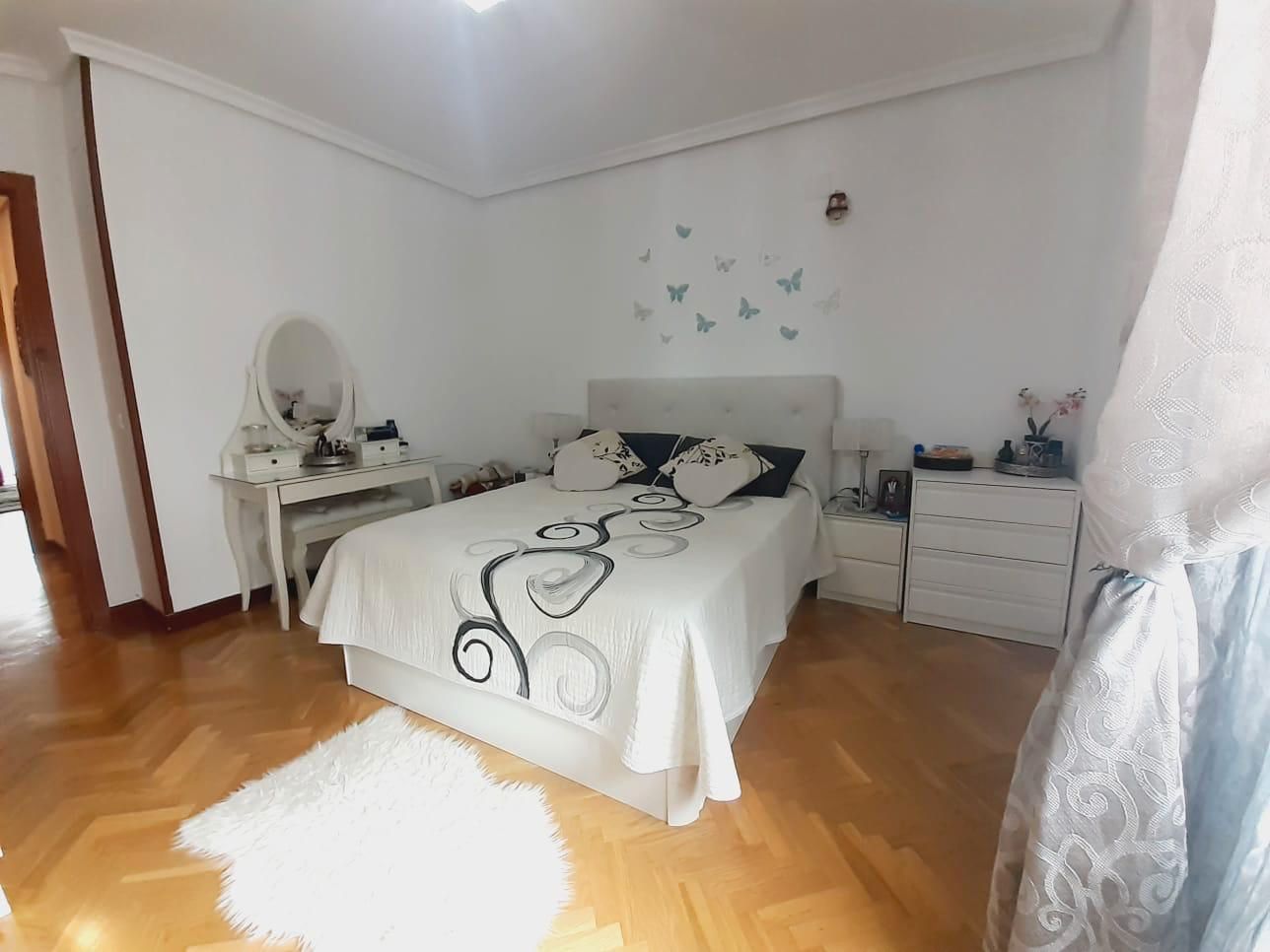 Bedroom of Flat for sale in  Madrid Capital  with Heating