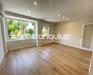 Bedroom of Flat to rent in  Madrid Capital  with Air Conditioner and Washing machine