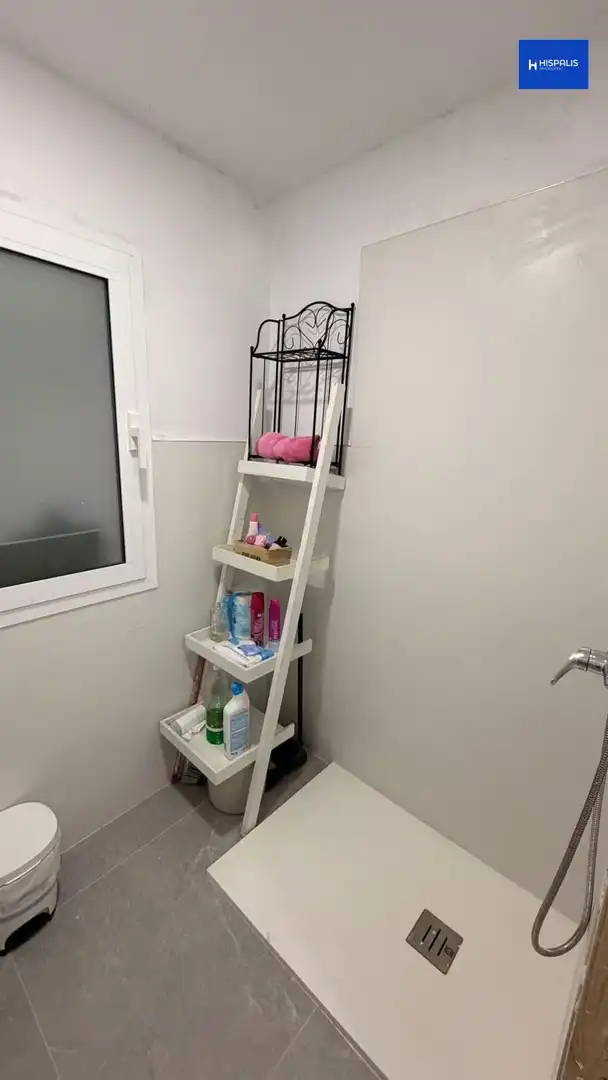 Bathroom of Apartments for sale in Nervión