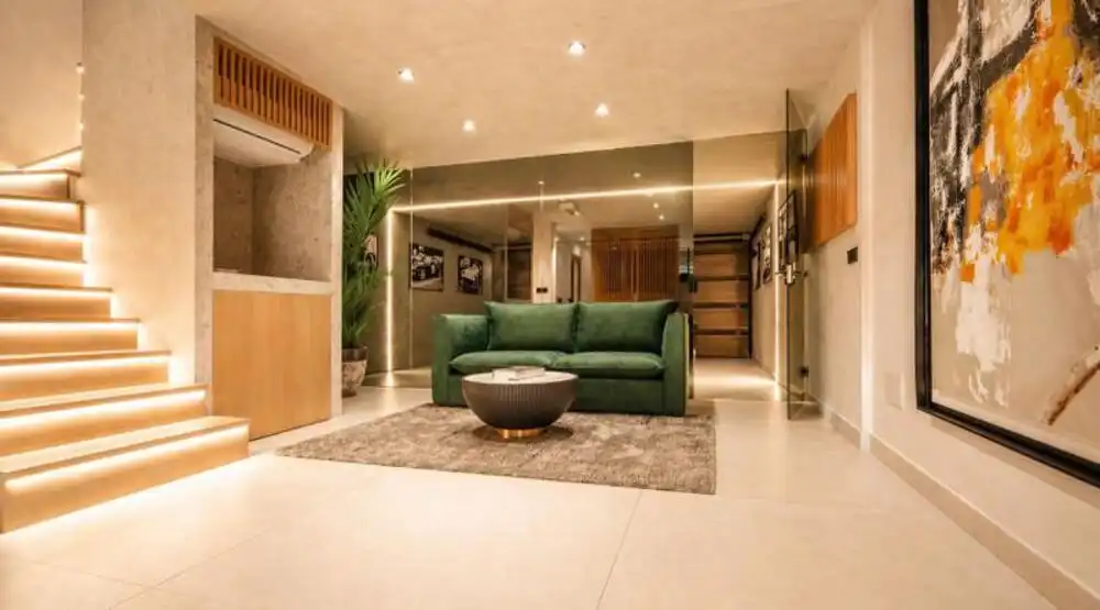 Sala d'estar de Casa adosada de lloguer en Marbella amb Aire condicionat, Jardí privat i Terrassa