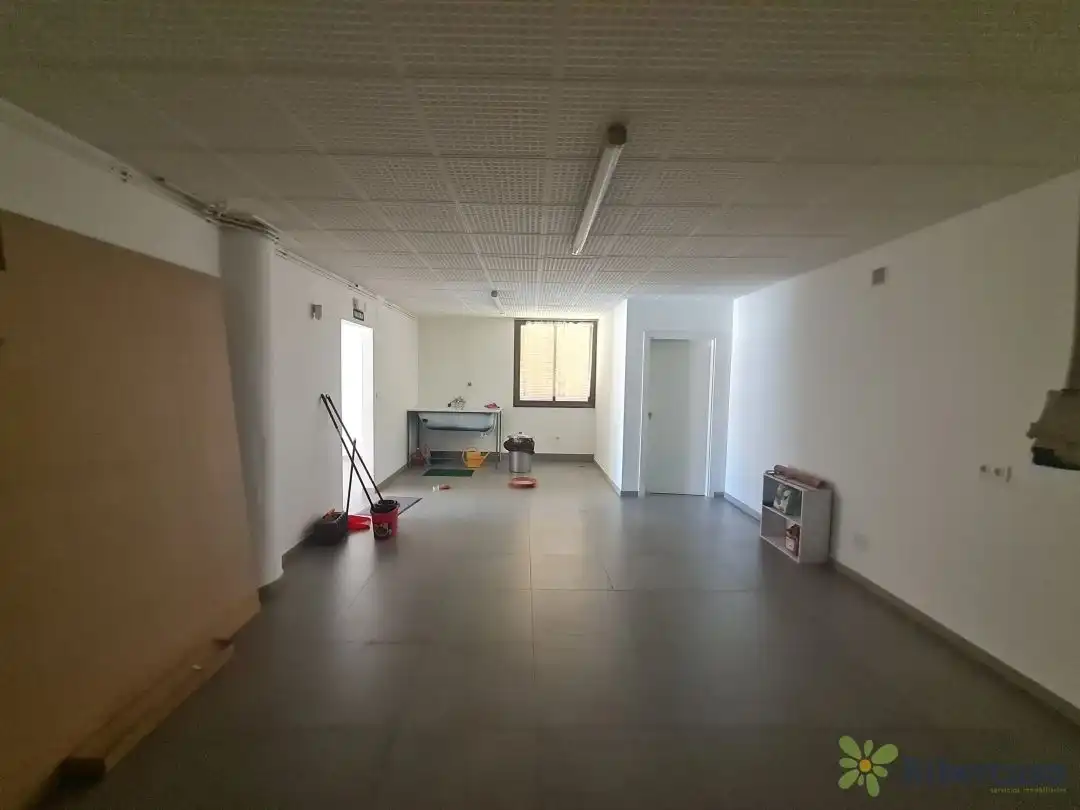 Geschaftsraum zur Miete in Cortes