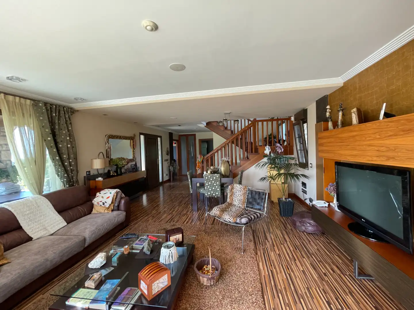 Sala d'estar de Casa o xalet en venda en Gijón  amb Calefacció, Jardí privat i Parquet
