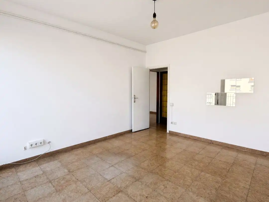 Piso en venta en  Barcelona Capital con Balcón