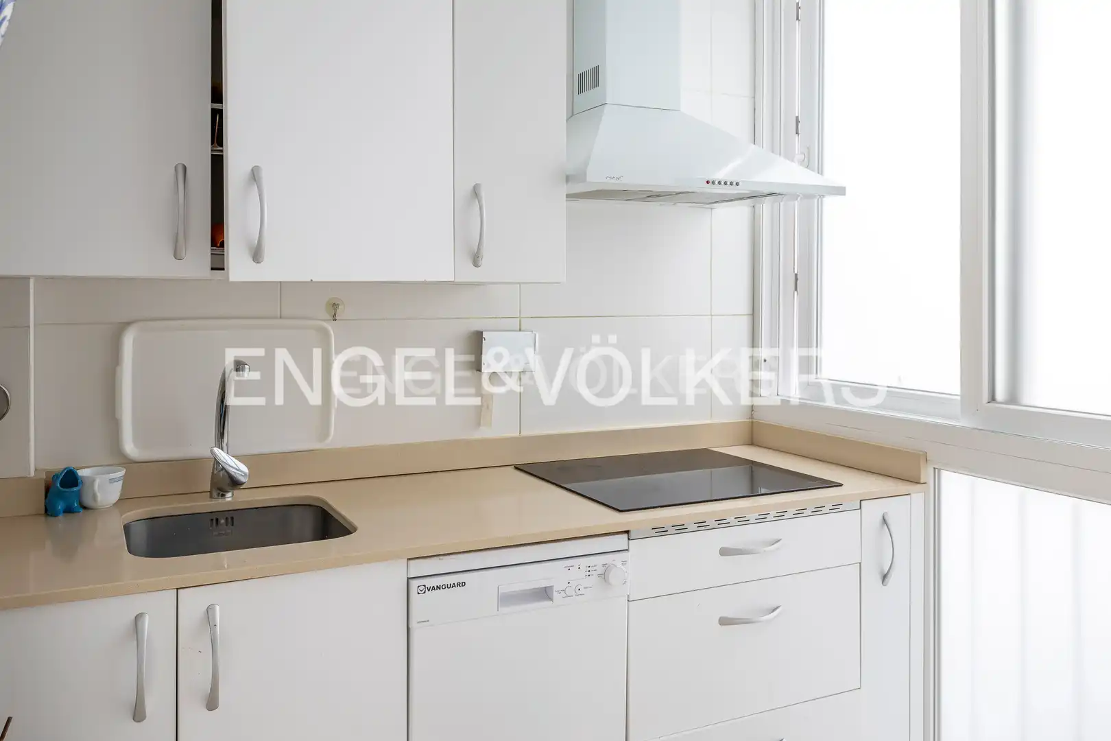 Kitchen of Flat for sale in Madrid  with Heating, Parquet flooring and Terrace