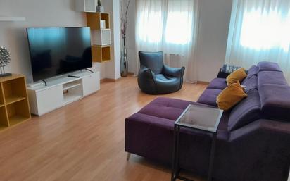 Sala d'estar de Pis en venda en Yecla amb Aire condicionat i Terrassa