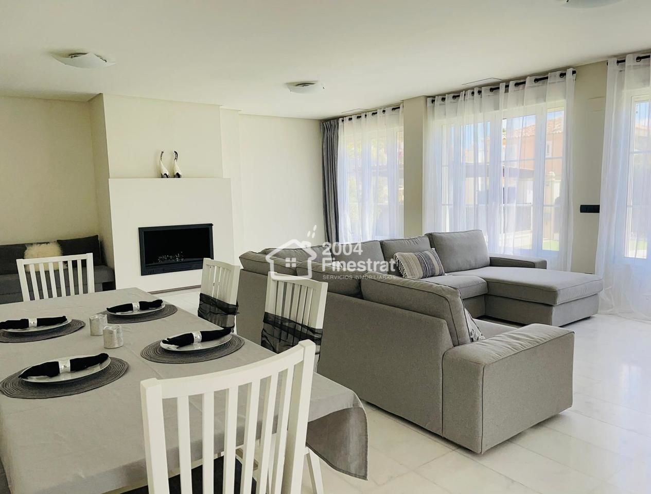 Sala d'estar de Casa o xalet en venda en Finestrat amb Aire condicionat, Jardí privat i Terrassa