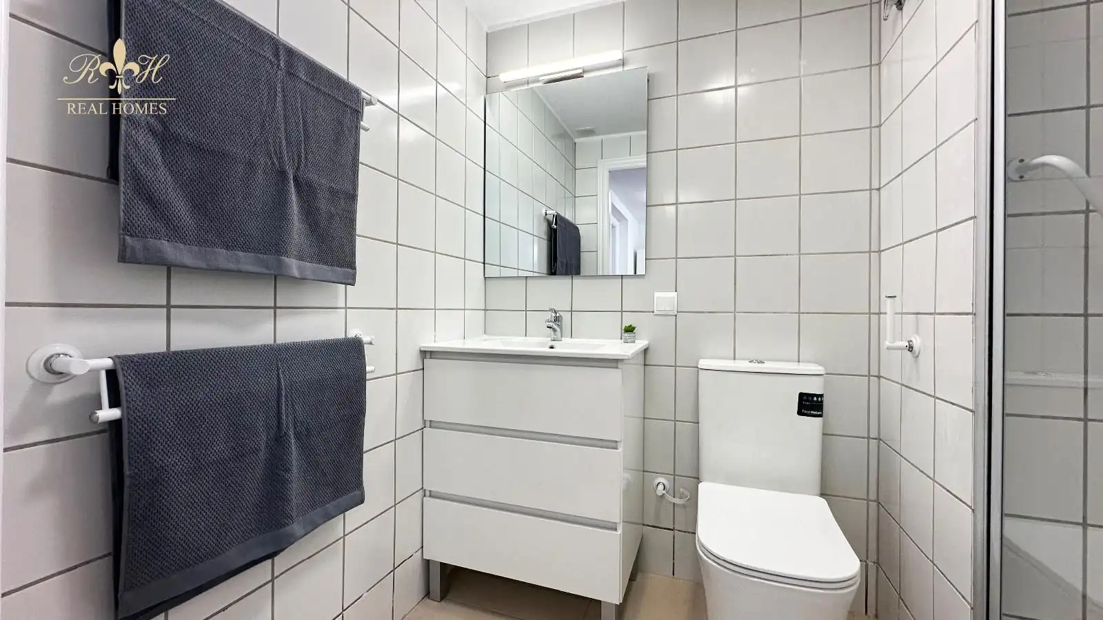 Baño de Piso de alquiler en L'Alfàs del Pi con Aire acondicionado, Terraza y Piscina